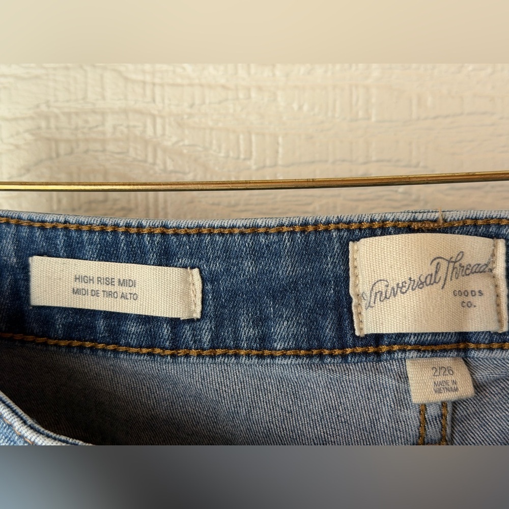 Universal Thread High Rise Mid Distressed Shorts Size 2/26 - Picture 7 of 7